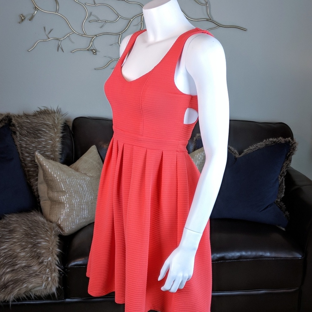 ๐ฐYa Los Angeles Fit and Flare Dress Coral Pink - Picture 5 of 8